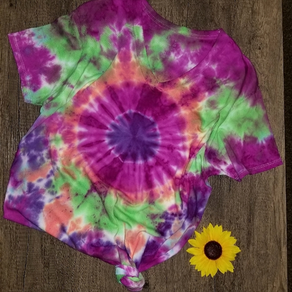 Tie Dye Tee!💜❤💚 (sm/med)